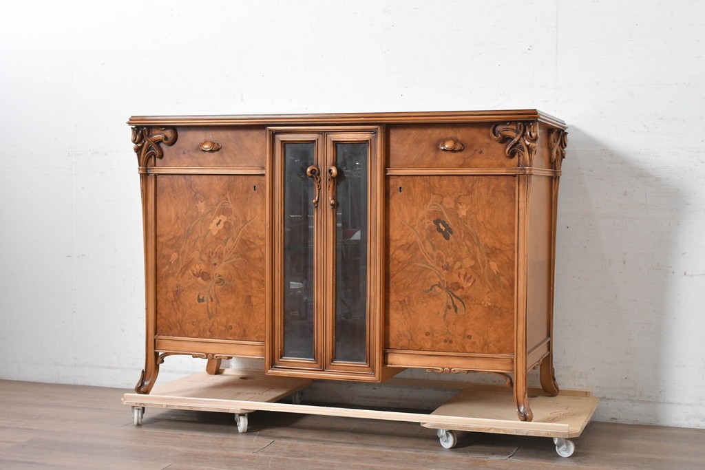 中古　CLイタリア(CLItalia)　花の象嵌と流麗な彫刻が美しいサイドボード　定価約180万円　(R-091288)