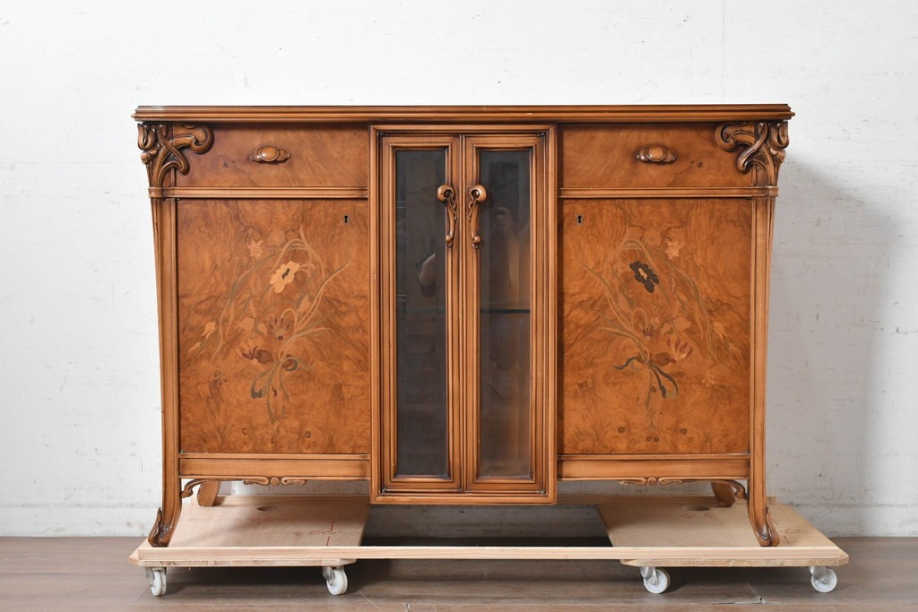 中古　CLイタリア(CLItalia)　花の象嵌と流麗な彫刻が美しいサイドボード　定価約180万円　(R-091288)