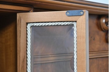中古　CLイタリア(CLItalia)　花の象嵌と流麗な彫刻が美しいサイドボード　定価約180万円　(R-091288)