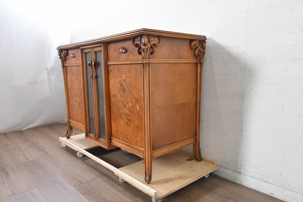 中古　CLイタリア(CLItalia)　花の象嵌と流麗な彫刻が美しいサイドボード　定価約180万円　(R-091288)