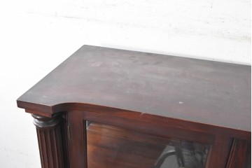 アメリカアンティーク　1930年から1950年頃　三面ガラスとミラーバックで見せる収納を楽しめるキャビネット　(R-091290)