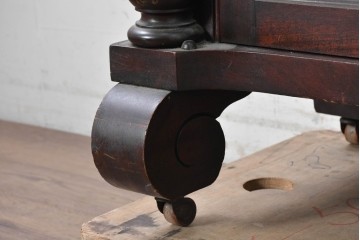 アメリカアンティーク　1930年から1950年頃　三面ガラスとミラーバックで見せる収納を楽しめるキャビネット　(R-091290)