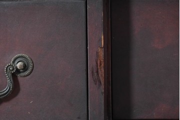 アメリカアンティーク　1930年から1950年頃　曲面ガラスを用いたガラス戸が目を引くビューロー付きキャビネット　(R-091291)