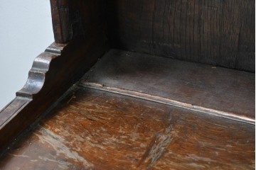 イギリスアンティーク　1800年から1830年頃　約200年前の希少品!!　オーク材　重厚な雰囲気漂うカップボード　(R-091292)