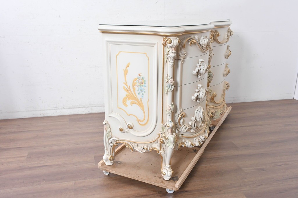 中古　美品　SILIK(シリック)　花柄と立体的な装飾が優美なチェスト　現行定価約300万円　(R-091294)