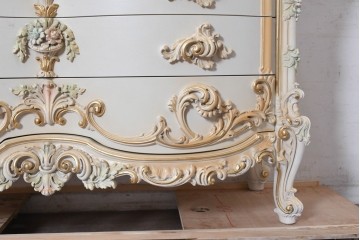 中古　美品　SILIK(シリック)　花柄と立体的な装飾が優美なチェスト　現行定価約300万円　(R-091294)