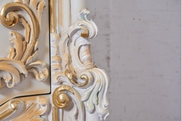 中古　美品　SILIK(シリック)　花柄と立体的な装飾が優美なチェスト　現行定価約300万円　(R-091294)