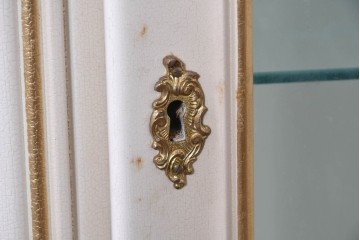 中古　SILIK(シリック)　華やかな立体装飾が印象的なキュリオケース　現行定価約180万円　(R-091295)