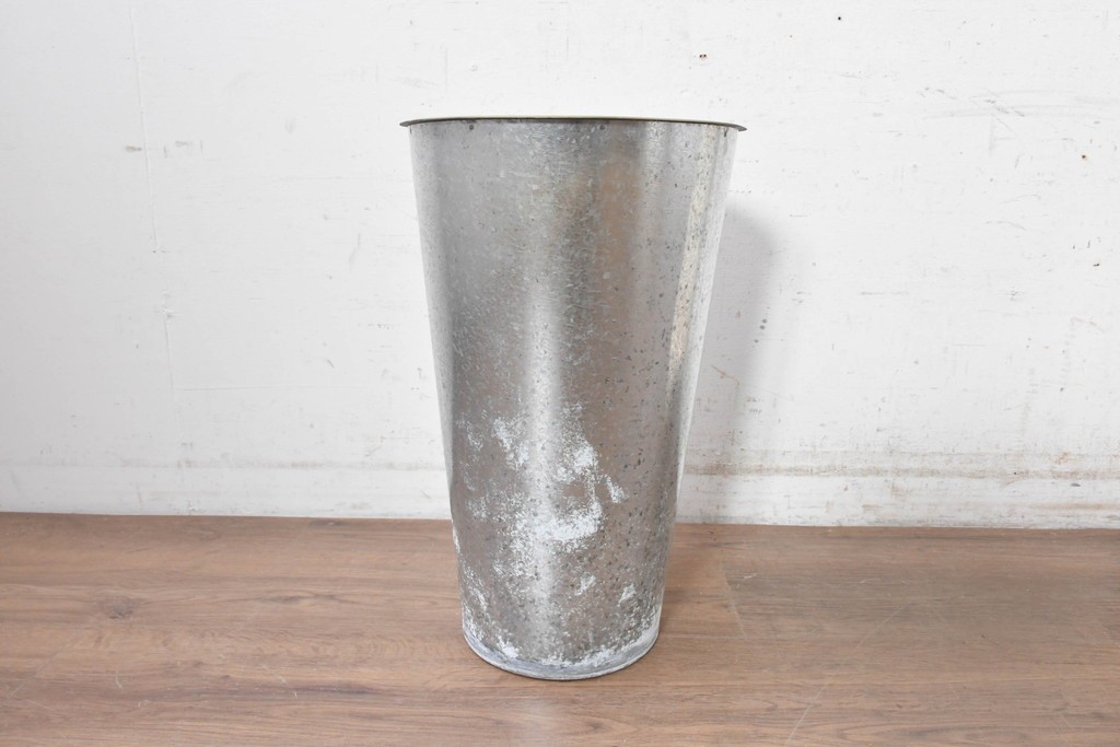 中古　イタリア高級家具　SILIK(シリック)　植物のレリーフ装飾が華やかな傘立て　定価約46万円　(R-091296)