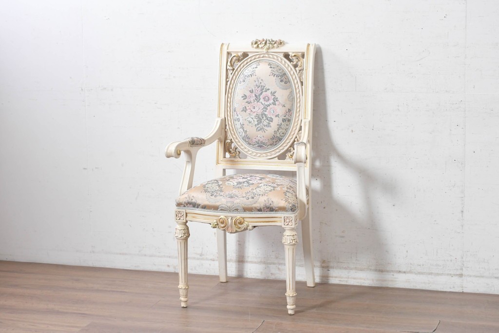 中古　イタリア高級家具　SILIK(シリック)　花柄ファブリックと彫刻装飾のアームチェア　(R-091297)