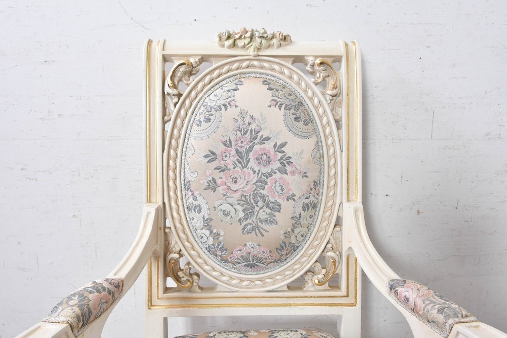 中古　イタリア高級家具　SILIK(シリック)　花柄ファブリックと彫刻装飾のアームチェア　(R-091297)