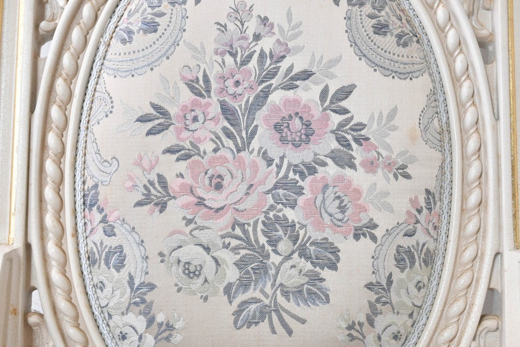 中古　イタリア高級家具　SILIK(シリック)　花柄ファブリックと彫刻装飾のアームチェア　(R-091297)
