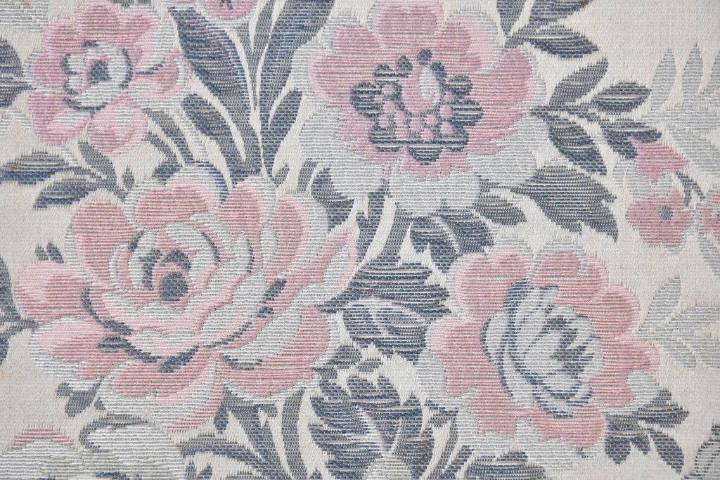 中古　イタリア高級家具　SILIK(シリック)　花柄ファブリックと彫刻装飾のアームチェア　(R-091297)