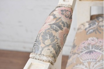 中古　イタリア高級家具　SILIK(シリック)　花柄ファブリックと彫刻装飾のアームチェア　(R-091297)