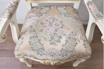 中古　イタリア高級家具　SILIK(シリック)　花柄ファブリックと彫刻装飾のアームチェア　(R-091297)