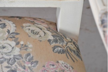 中古　イタリア高級家具　SILIK(シリック)　花柄ファブリックと彫刻装飾のアームチェア　(R-091297)