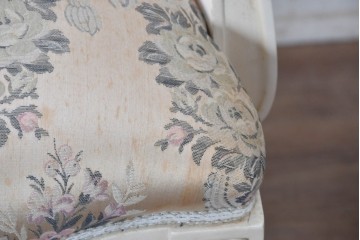 中古　イタリア高級家具　SILIK(シリック)　花柄ファブリックと彫刻装飾のアームチェア　(R-091297)