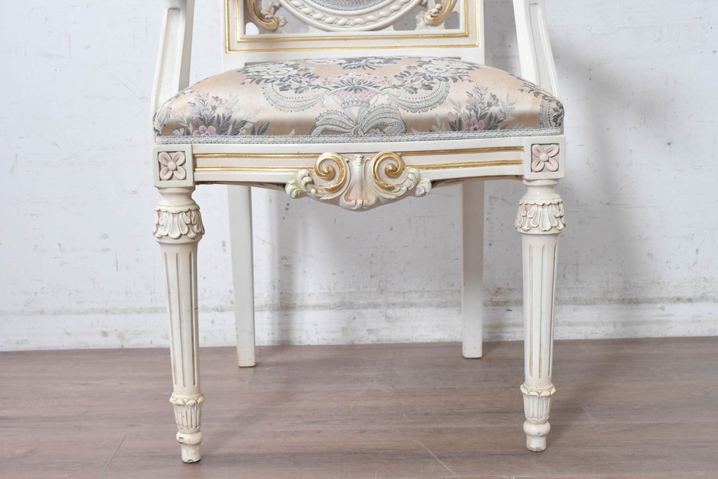 中古　イタリア高級家具　SILIK(シリック)　花柄ファブリックと彫刻装飾のアームチェア　(R-091297)