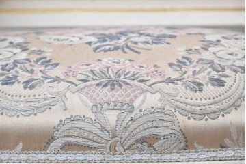 中古　イタリア高級家具　SILIK(シリック)　花柄ファブリックと彫刻装飾のアームチェア　(R-091297)
