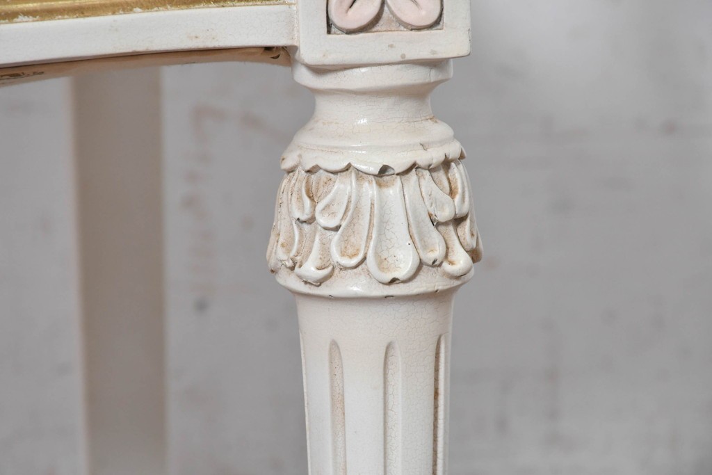 中古　イタリア高級家具　SILIK(シリック)　花柄ファブリックと彫刻装飾のアームチェア　(R-091297)