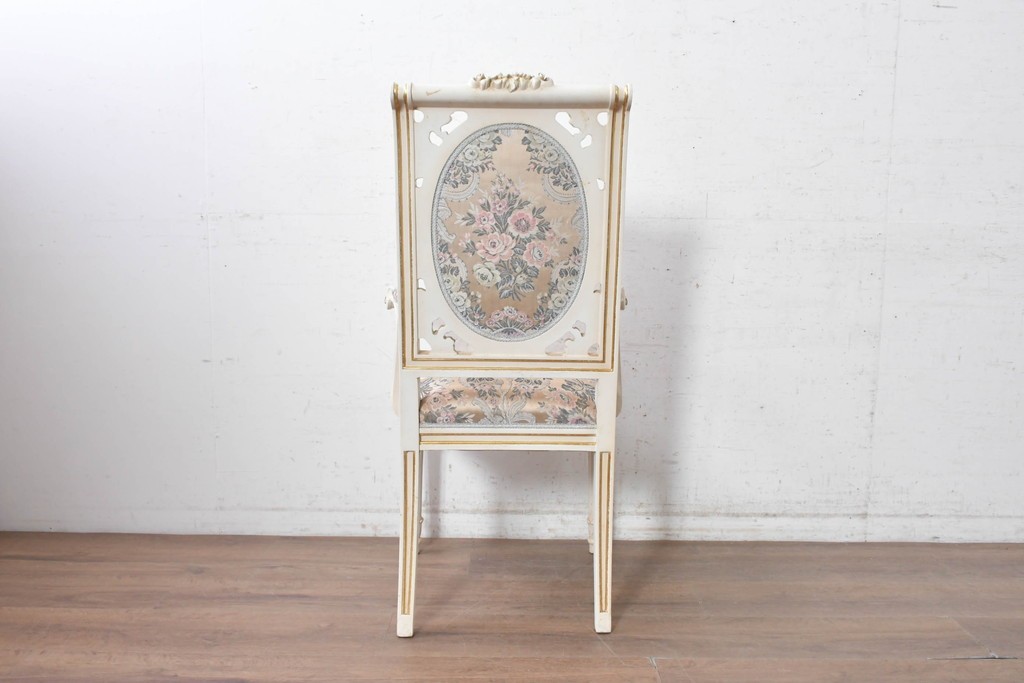 中古　イタリア高級家具　SILIK(シリック)　花柄ファブリックと彫刻装飾のアームチェア　(R-091297)