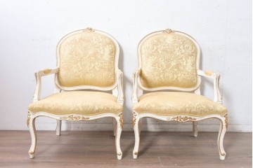 中古　アンティーク調　淡いイエローの張地とゴールドの装飾が華やかなチェア2脚セット　(R-091298)