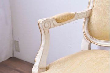 中古　アンティーク調　淡いイエローの張地とゴールドの装飾が華やかなチェア2脚セット　(R-091298)