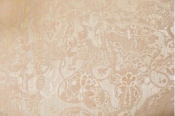 中古　アンティーク調　淡いイエローの張地とゴールドの装飾が華やかなチェア2脚セット　(R-091298)