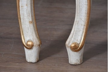中古　アンティーク調　淡いイエローの張地とゴールドの装飾が華やかなチェア2脚セット　(R-091298)