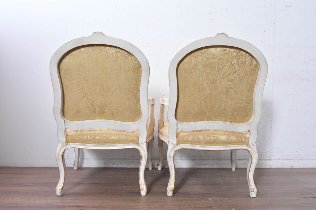中古　アンティーク調　淡いイエローの張地とゴールドの装飾が華やかなチェア2脚セット　(R-091298)