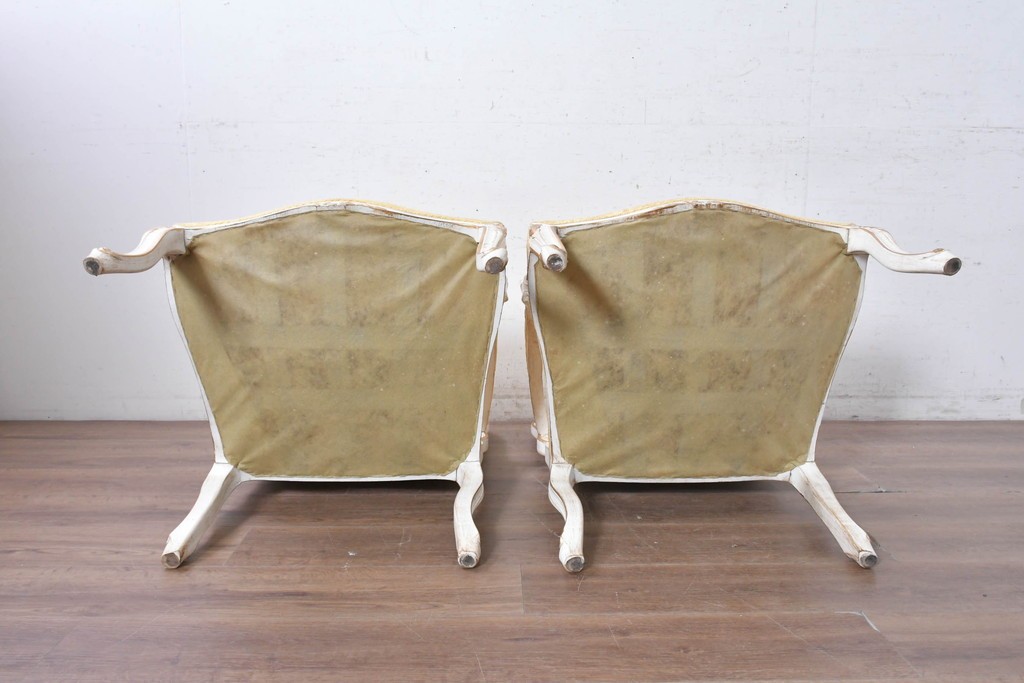 中古　アンティーク調　淡いイエローの張地とゴールドの装飾が華やかなチェア2脚セット　(R-091298)