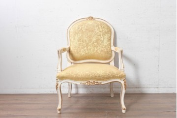 中古　アンティーク調　淡いイエローの張地とゴールドの装飾が華やかなチェア　(R-091299)
