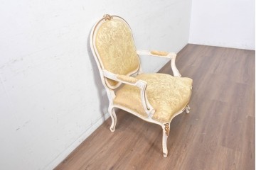 中古　アンティーク調　淡いイエローの張地とゴールドの装飾が華やかなチェア　(R-091299)