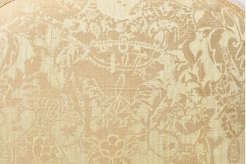 中古　アンティーク調　淡いイエローの張地とゴールドの装飾が華やかなチェア　(R-091299)
