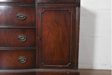 アメリカヴィンテージ　1970年頃　マホガニー材　クラシカルなデザインと豊富な収納が魅力の横長チェスト　(R-091300)