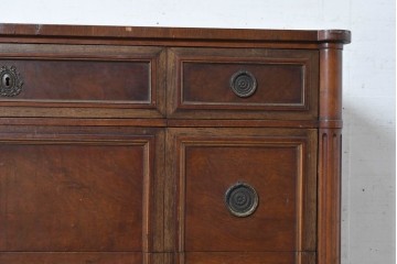 アメリカアンティーク　1900年から1910年頃　John Widdicomb Company(ジョン・ウィディコム社)　マホガニー材　サイドボードのような脚付きワイドチェスト 　(R-091301)
