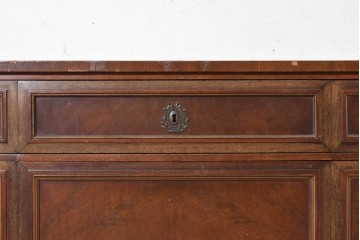 アメリカアンティーク　1900年から1910年頃　John Widdicomb Company(ジョン・ウィディコム社)　マホガニー材　サイドボードのような脚付きワイドチェスト 　(R-091301)