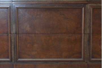 アメリカアンティーク　1900年から1910年頃　John Widdicomb Company(ジョン・ウィディコム社)　マホガニー材　サイドボードのような脚付きワイドチェスト 　(R-091301)