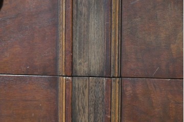 アメリカアンティーク　1900年から1910年頃　John Widdicomb Company(ジョン・ウィディコム社)　マホガニー材　サイドボードのような脚付きワイドチェスト 　(R-091301)