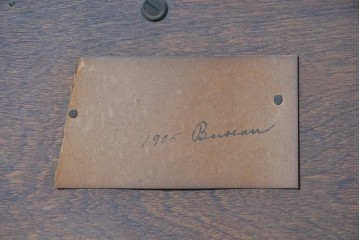 アメリカアンティーク　1900年から1910年頃　John Widdicomb Company(ジョン・ウィディコム社)　マホガニー材　サイドボードのような脚付きワイドチェスト 　(R-091301)