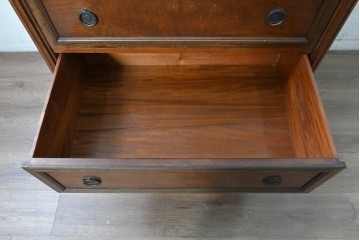 アメリカアンティーク　1900年から1910年頃　John Widdicomb Company(ジョン・ウィディコム社)　マホガニー材　すらりとした脚と端正な装飾が美しいチェスト　(R-091303)