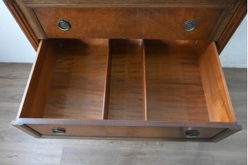 アメリカアンティーク　1900年から1910年頃　John Widdicomb Company(ジョン・ウィディコム社)　マホガニー材　すらりとした脚と端正な装飾が美しいチェスト　(R-091303)