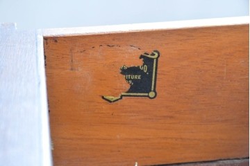 アメリカアンティーク　1900年から1910年頃　John Widdicomb Company(ジョン・ウィディコム社)　マホガニー材　すらりとした脚と端正な装飾が美しいチェスト　(R-091303)