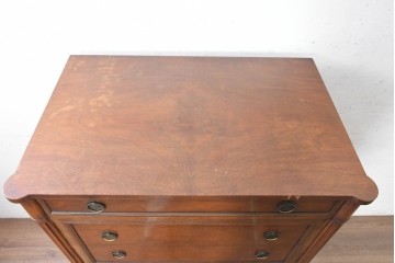 アメリカアンティーク　1900年から1910年頃　John Widdicomb Company(ジョン・ウィディコム社)　マホガニー材　すらりとした脚と端正な装飾が美しいチェスト　(R-091303)