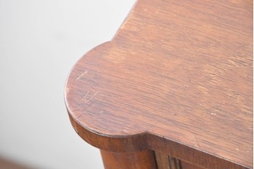 アメリカアンティーク　1900年から1910年頃　John Widdicomb Company(ジョン・ウィディコム社)　マホガニー材　すらりとした脚と端正な装飾が美しいチェスト　(R-091303)