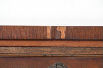 アメリカアンティーク　1900年から1910年頃　John Widdicomb Company(ジョン・ウィディコム社)　マホガニー材　すらりとした脚と端正な装飾が美しいチェスト　(R-091303)