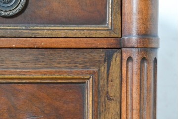 アメリカアンティーク　1900年から1910年頃　John Widdicomb Company(ジョン・ウィディコム社)　マホガニー材　すらりとした脚と端正な装飾が美しいチェスト　(R-091303)