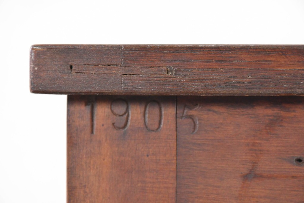 アメリカアンティーク　1900年から1910年頃　John Widdicomb Company(ジョン・ウィディコム社)　マホガニー材　すらりとした脚と端正な装飾が美しいチェスト　(R-091303)