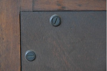 アメリカアンティーク　1900年から1910年頃　John Widdicomb Company(ジョン・ウィディコム社)　マホガニー材　すらりとした脚と端正な装飾が美しいチェスト　(R-091303)