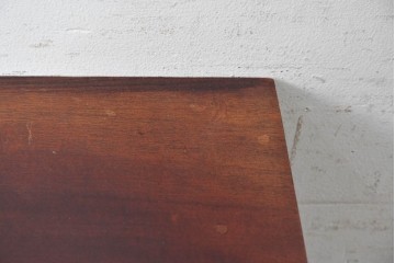 アジアンヴィンテージ　1970年から1980年頃　アンティーク調　深みのある赤褐色が格調高い小ぶりなチェスト　(R-091304)